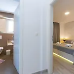 Nataly With Free Parking Apartment