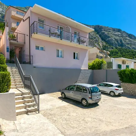 Nataly With Free Parking Daire Makarska