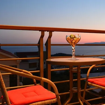 Nataly With Free Parking Apartment Makarska
