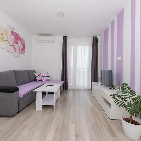 Nataly With Free Parking Apartment *