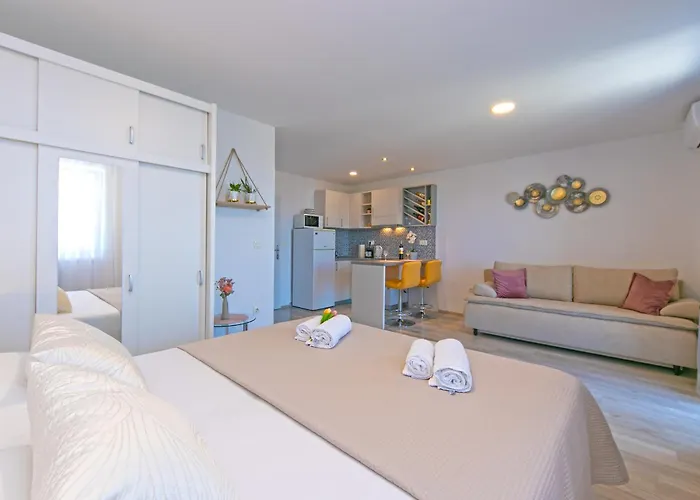 Nataly With Free Parking *