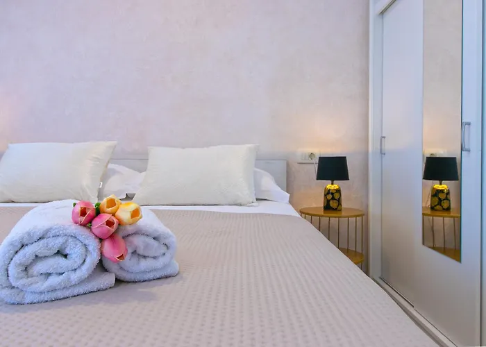 Nataly With Free Parking Apartman