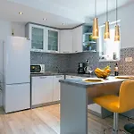 Nataly With Free Parking