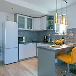 Nataly With Free Parking Lägenhet *